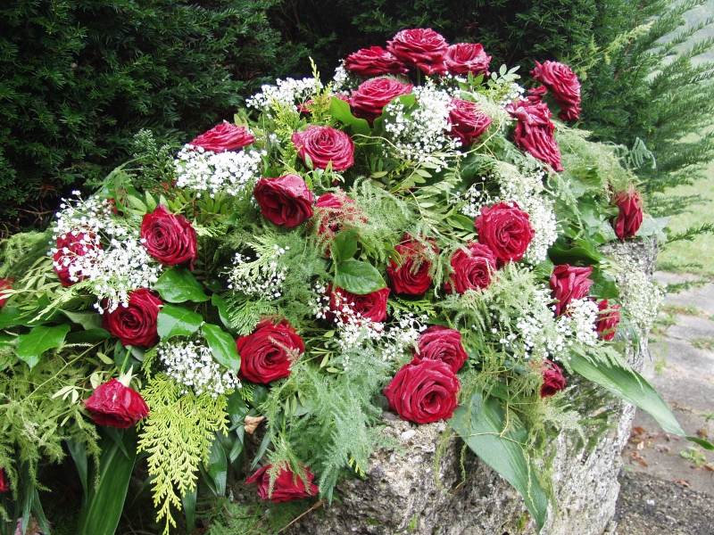 funeraire-LA CROIX SUR ROUDOULE-min_roses-61203